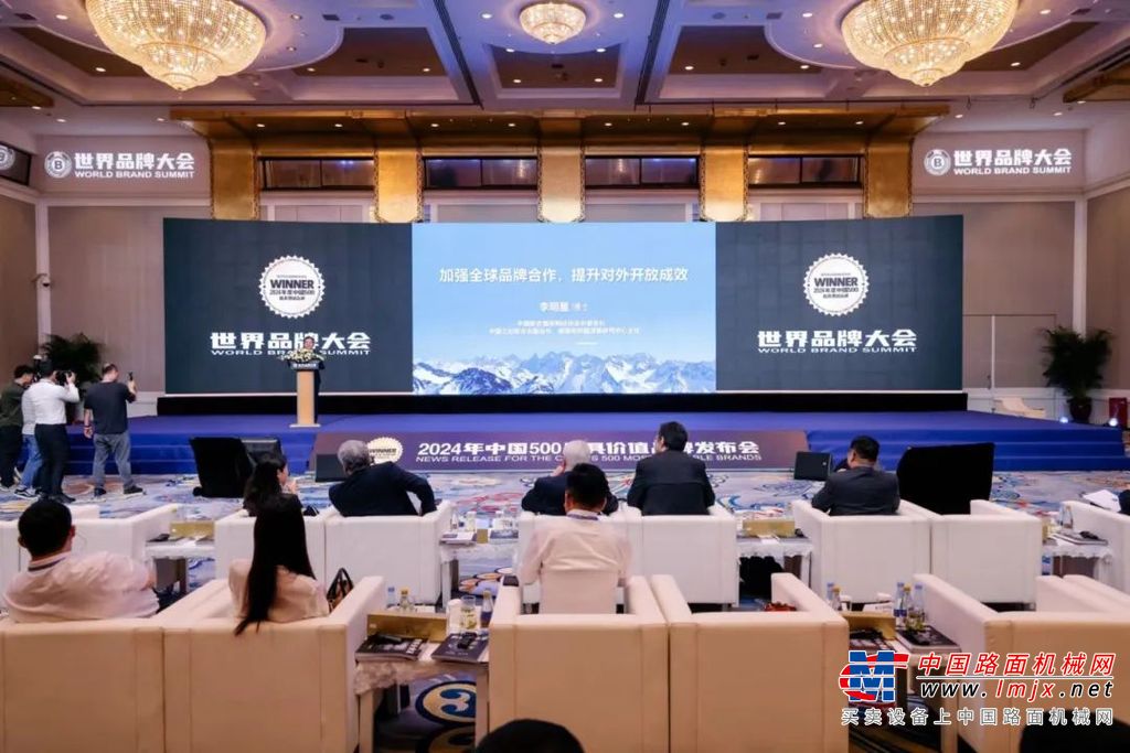 	五十余载的砥砺前行，临工始终坚持“可靠承载重托”的品牌理念，始终秉持创新驱动和质量至上的发展战略。从单一产品的摸索到如今多元化产业布局，临工在技术研发、产品创新和市场拓展上不断取得突破，赢得了市场的广泛认可和信赖。