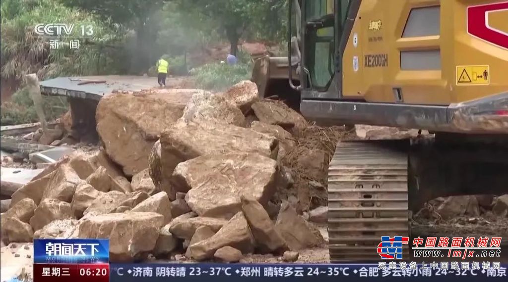 	6月16日以来，广东梅州普降大暴雨、局部特大暴雨，多地发生山洪、山体滑坡，公路、高速多处出现路基坍塌、路面沉陷，徐工第一时间赶赴现场。