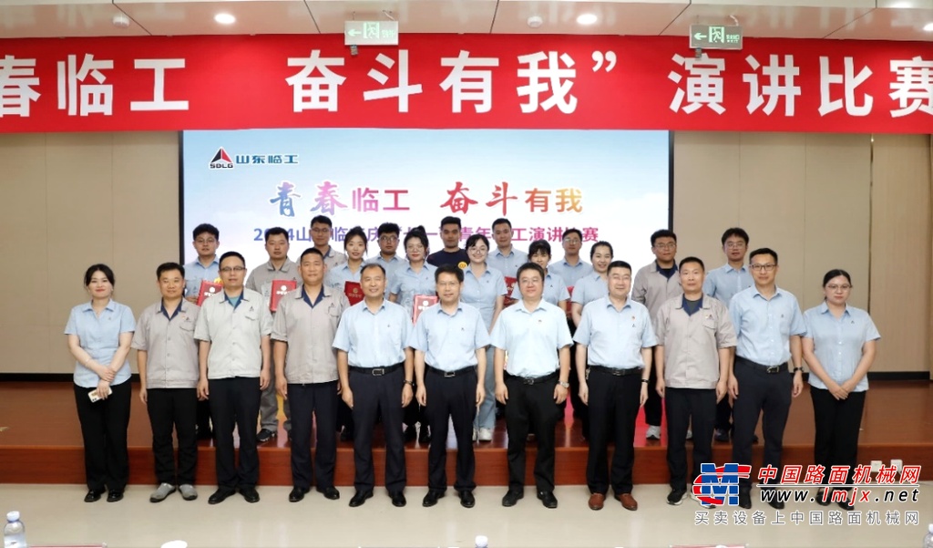 党委书记文德刚向辛勤工作在各条战线上的广大党员致以节日问候，并总结了党建工作一年来的主要成果，部署了下一步的主要任务。