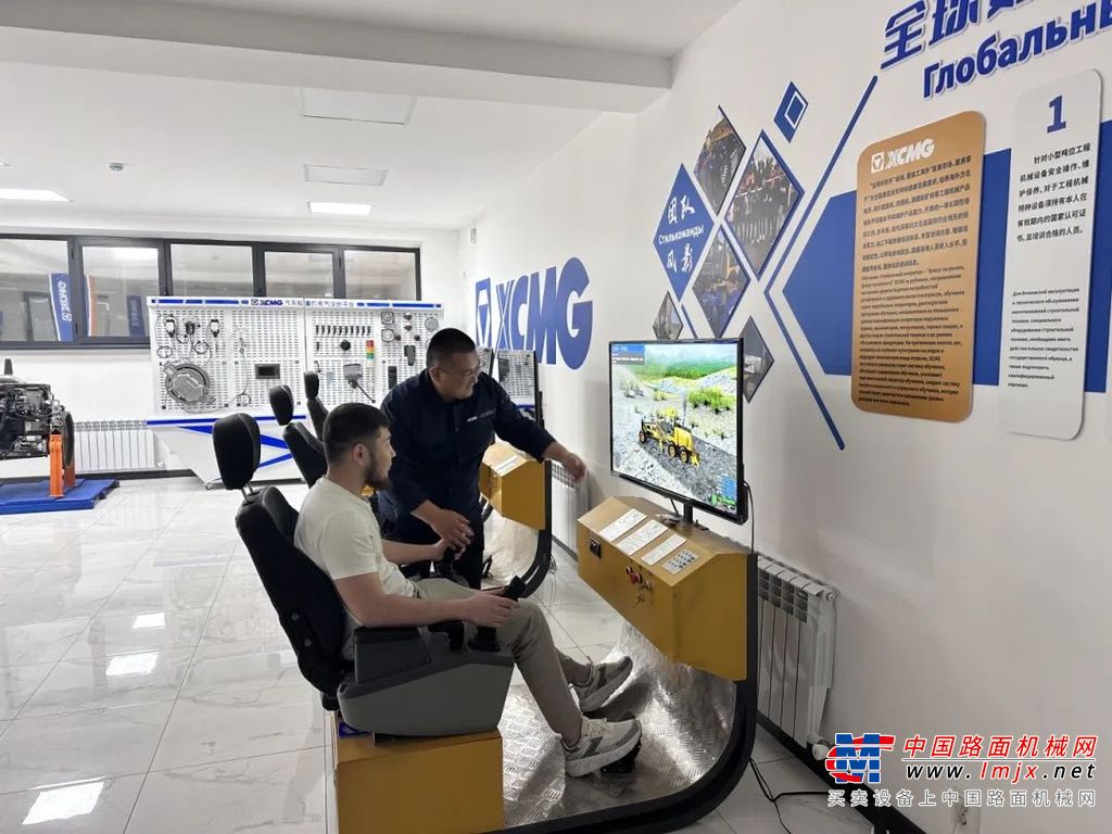 徐工冷再生机、单钢轮压路机、平地机道路成套设备在哈萨克斯坦施工