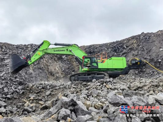 柳工最大电动挖掘机995FE，矿山作业的绿色高效新典范