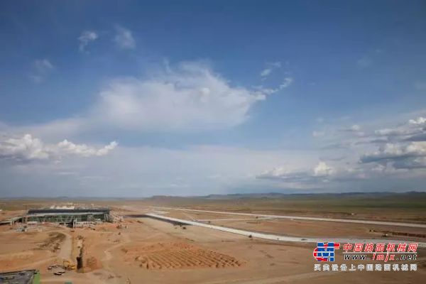 海外风采 | 维特根双层混凝土摊铺技术直面恶劣天气 为蒙古国乌兰巴托机场建设跑道