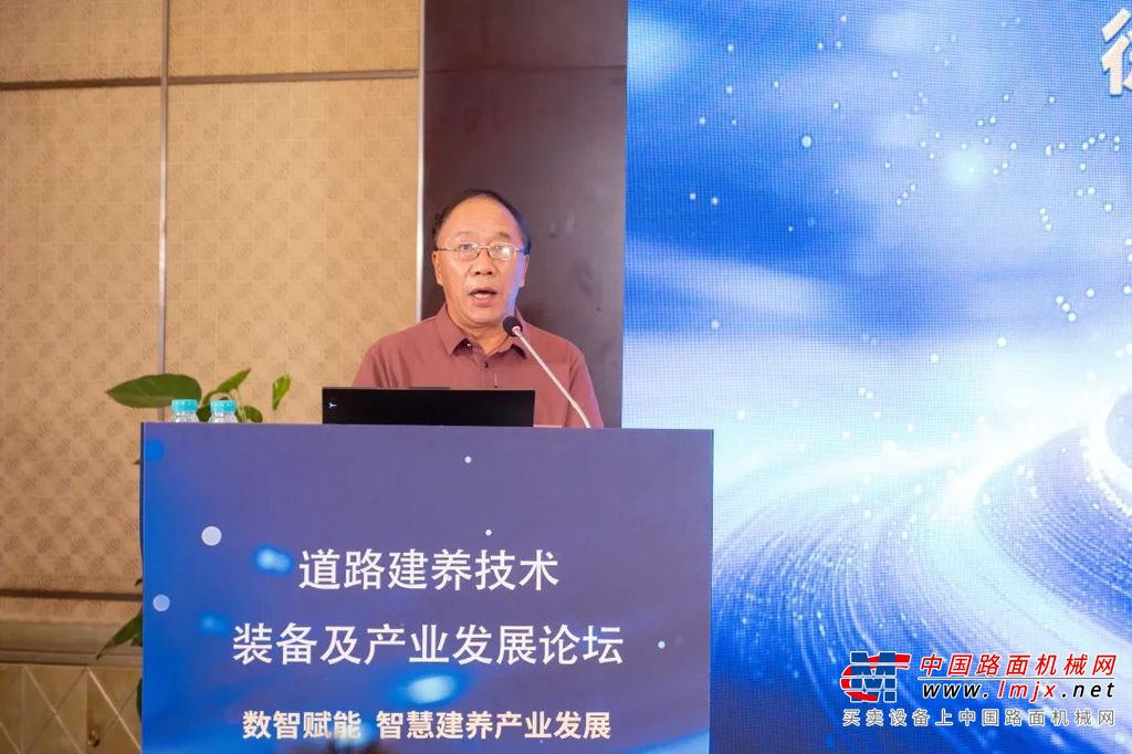交通运输行业重点科研平台秘书处秘书长罗凯深入剖析了当前国家对于交通运输行业的政策导向，为徐工油面联盟的发展指明方向。