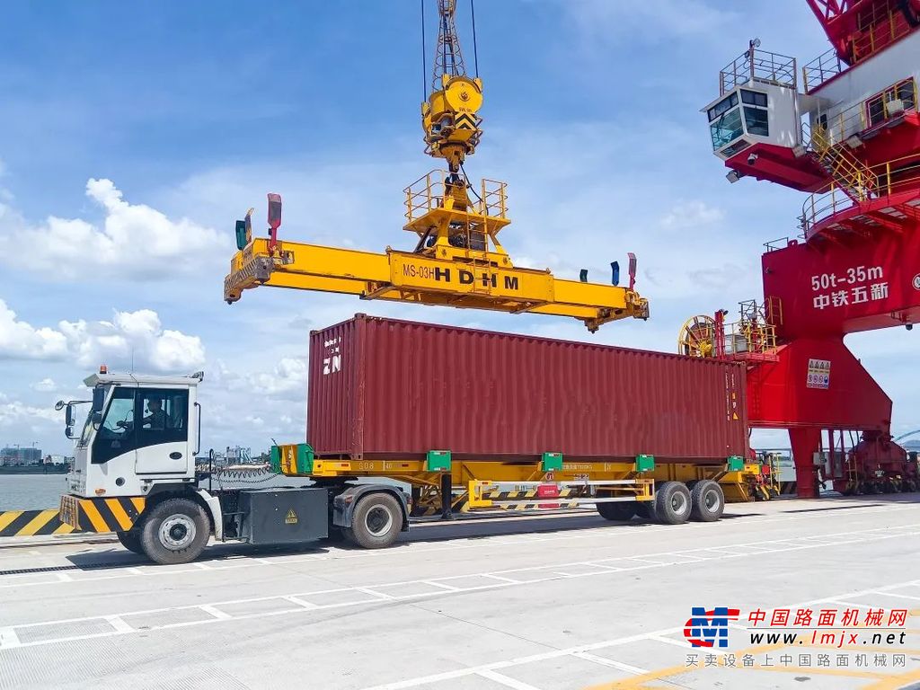	徐工纯电港口牵引车