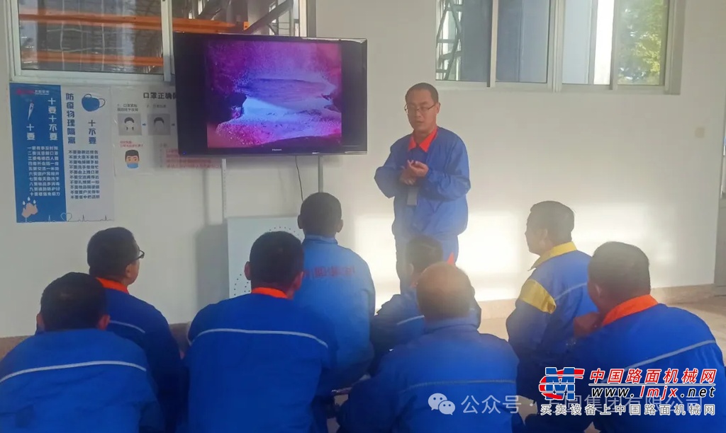 “我2001年高中毕业后，便加入方圆集团成为一名电焊工。凭借着一股好学上进的精神，我多次参加公司组织的焊工学习班，并于2002年到烟台轻工业学校学习《焊接工艺》与《机械加工》，通过理论学习和实践结合，迅速适应了岗位要求。”孙文涛告诉记者，他先后从事了QTZ20-QTZ40系列塔机和TC5013、TC5512大型塔机的主要构件的焊接工作。