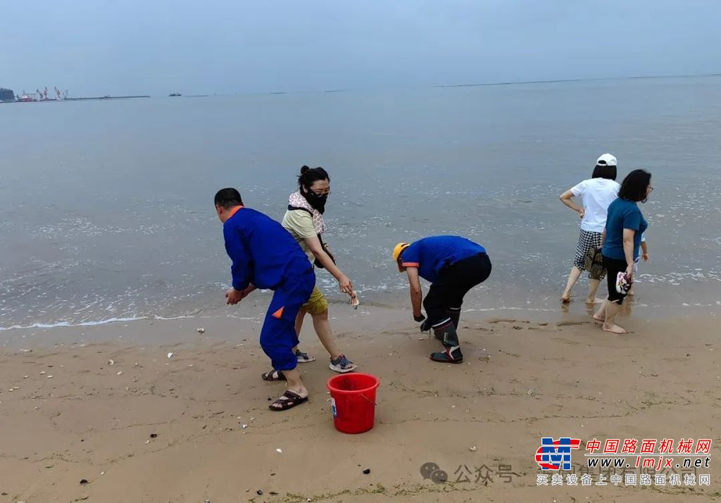 海洋环境是地球生态系统的重要组成部分，保护海洋环境对于维护生态平衡、促进经济可持续发展以及保障人类健康都具有至关重要的意义。方圆集团以实际行动呼吁社会各界共同关注海洋环境，积极参与到保护海洋的行动中来。