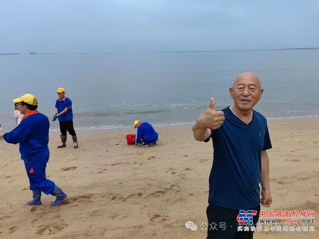 经过方圆集团全体员工的共同努力，万米黄金海滩浴场的岸滩环境焕然一新。方圆集团以实际行动彰显了企业的担当与责任，为保护海洋生态环境树立了榜样。