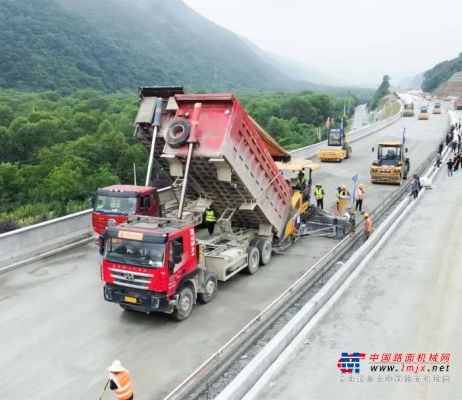 【幸福路，柳工築】——柳工路機全係列產品施工觀摩會