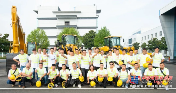 山東臨工：回饋桑梓的“老司機”操作手，綻放出行業的大愛微光