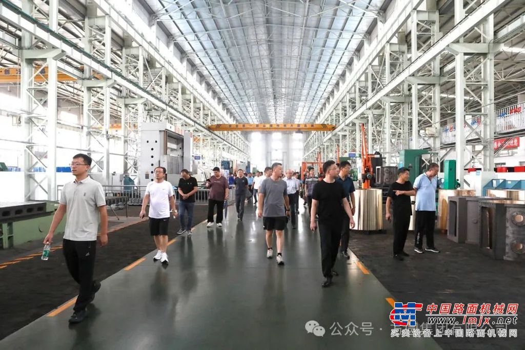 参观者纷纷表示，走进方圆集团，不仅了解了其深厚的历史底蕴和独具特色的企业文化，更深刻领悟了方圆集团强化管理、追求卓越、不懈求索的奋进精神。