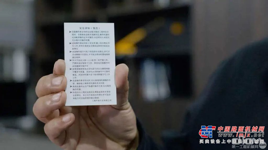 在上海高机租赁行业中，上海环强为何能脱颖而出？答案，就藏在公司总经理刘富强的胆识与智慧之中。这位皮肤略显小麦色、体型壮实的企业家，虽然外表朴素低调，但一谈起高空作业设备，眼中便闪烁着光芒，话语间流露出无尽的激情与自信。日前，第一工程机械网有幸对话刘总，听他分享创业历程和经营之道。
