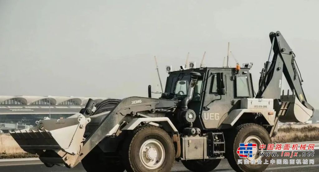 	大流量压缩空气泡沫举高喷射消防车