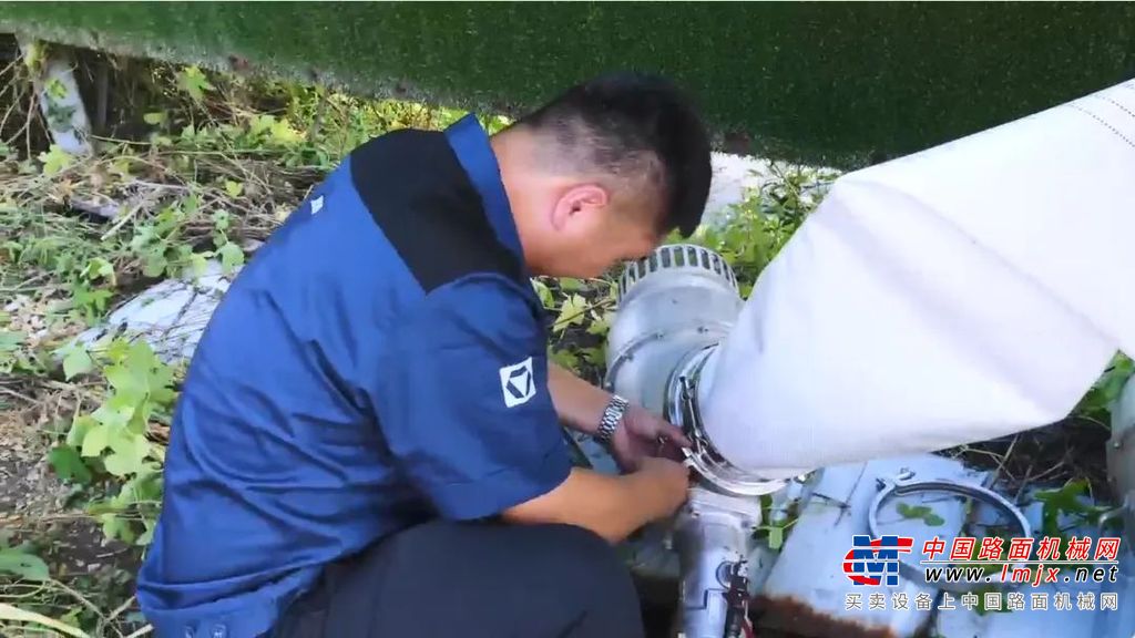 徐工迅速组建排涝突击队，连夜调配6台排涝救援装备，星夜驰援，以“迅”应“汛”，为抗洪救险一线提供坚实可靠的设备保障。