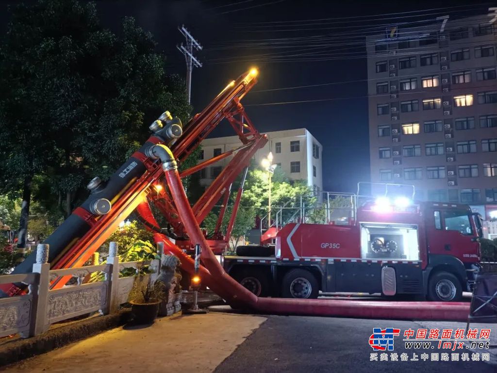 	近日，受台风“贝碧嘉”影响，安徽萧县遭遇特大暴雨，多地被洪水淹没，城市陷入一片汪洋，道路交通、供电通讯等多个领域均受到不同程度的影响，防汛形势严峻复杂。