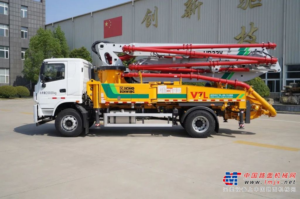 	乡镇崎岖不平的道路和多变的施工环境，让泵车这个大家伙束手束脚，难以开展施工作业。