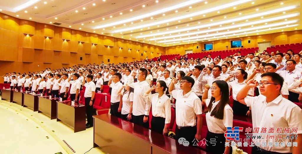 展演活动通过现场评审、集中打分的方式，共决出一等奖1名，二等奖2名，三等奖5名，优秀奖8名，海阳市委党校、凤城街道工委、方圆集团有限公司党委、山东核电设备制造有限公司党委，联合推荐的党课《平凡亦非凡，做伟大时代的创造者》，通过两位全国五一劳动奖章获得者的真情讲述，展现了方圆集团建设机械二厂车间主任张伟和山东核电设备制造有限公司焊工班长豆存印，干一行、爱一行、钻一行，于平凡中体现自我价值，于奋斗中践行无悔誓言。