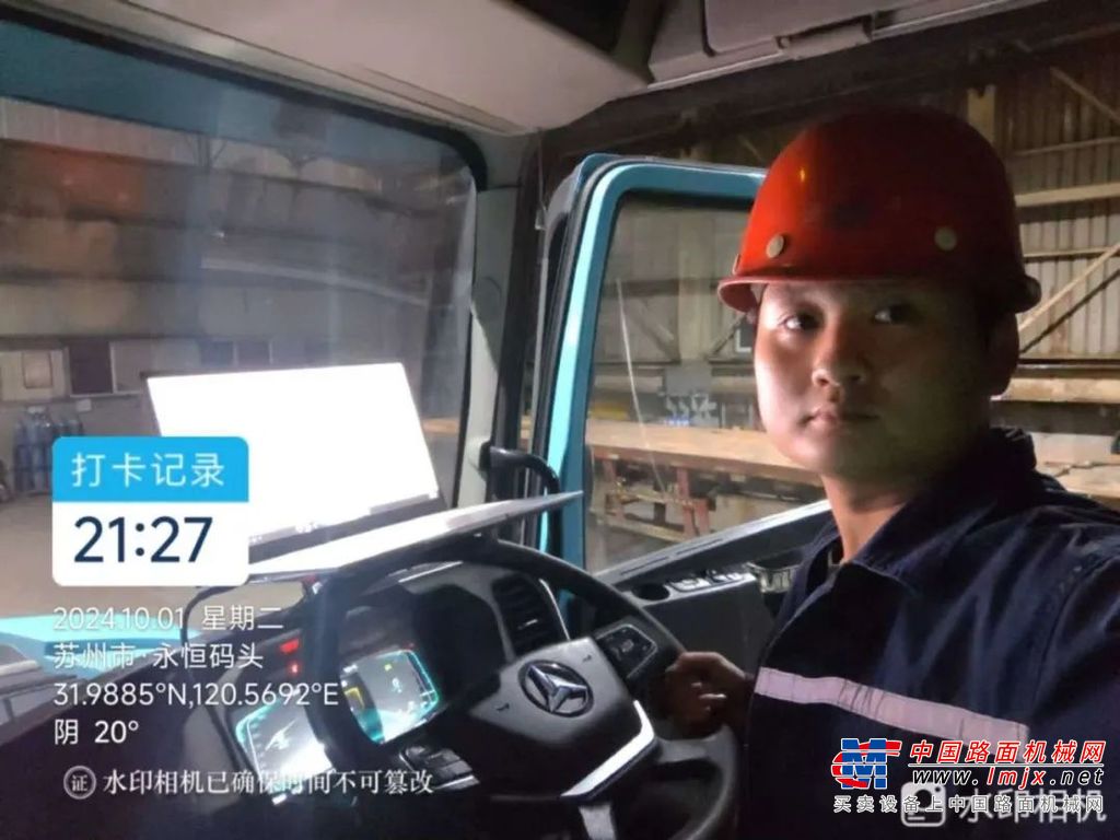 	国庆佳节，当人们沉浸在欢乐的氛围中时，直服工程师郭颂斌，仍旧坚守岗位、加班加点，保障客户车辆正常运行。
