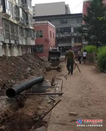 	刘苏社特别指出，两个1000亿元清单优先支持一批城市更新重点项目，包括城市燃气、供排水、供热项目等，重点支持在建工程和今年四季度能开工的项目。
