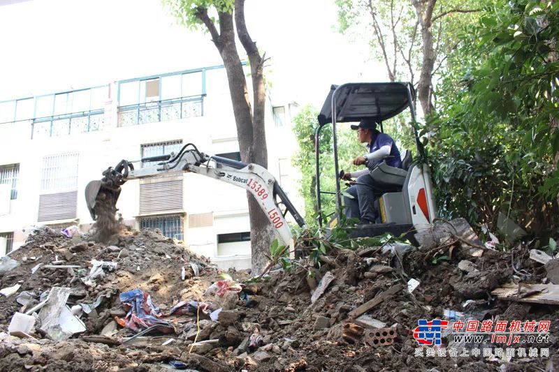 此次推出两个1000亿元清单优先支持城市更新重点项目，这些燃气、供排水、供热项目的改造正是山猫小型机械设备的强项。