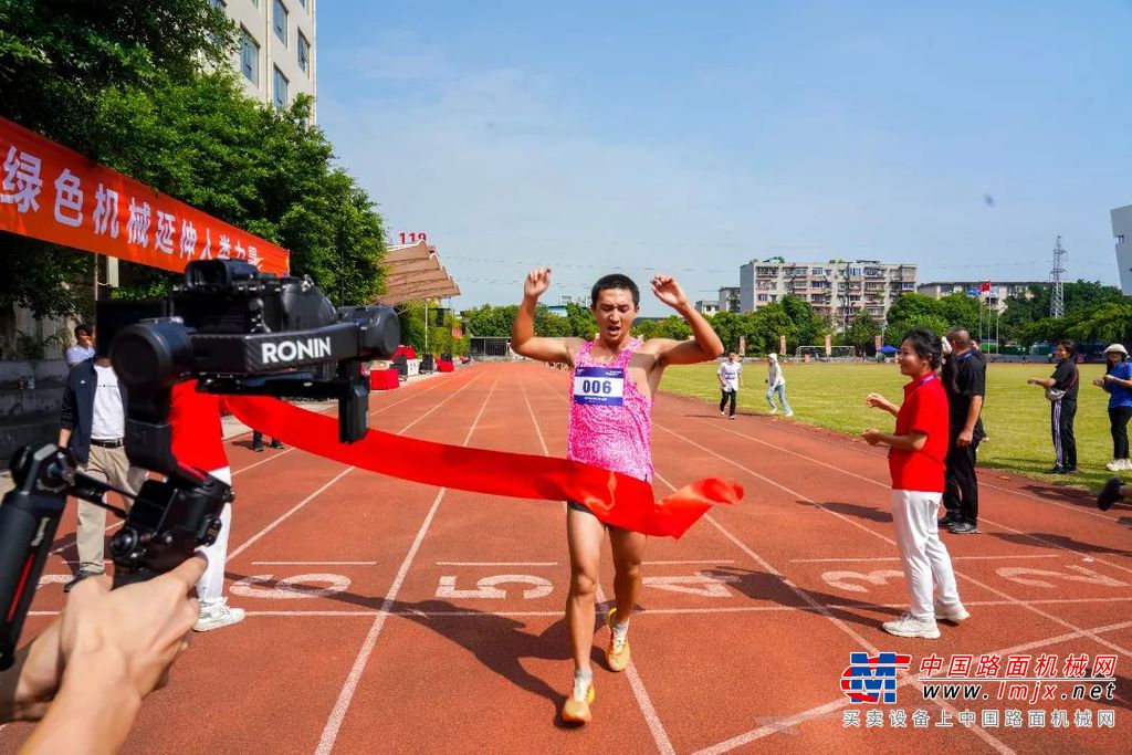他对全体职工提出了三点希望：一是奋勇拼搏、挑战自我，展现昂扬向上的新风貌；二是团结一心、不负使命，彰显企业文化新作为；三是守正创新、埋头苦干，推动高质量发展迈上新台阶。