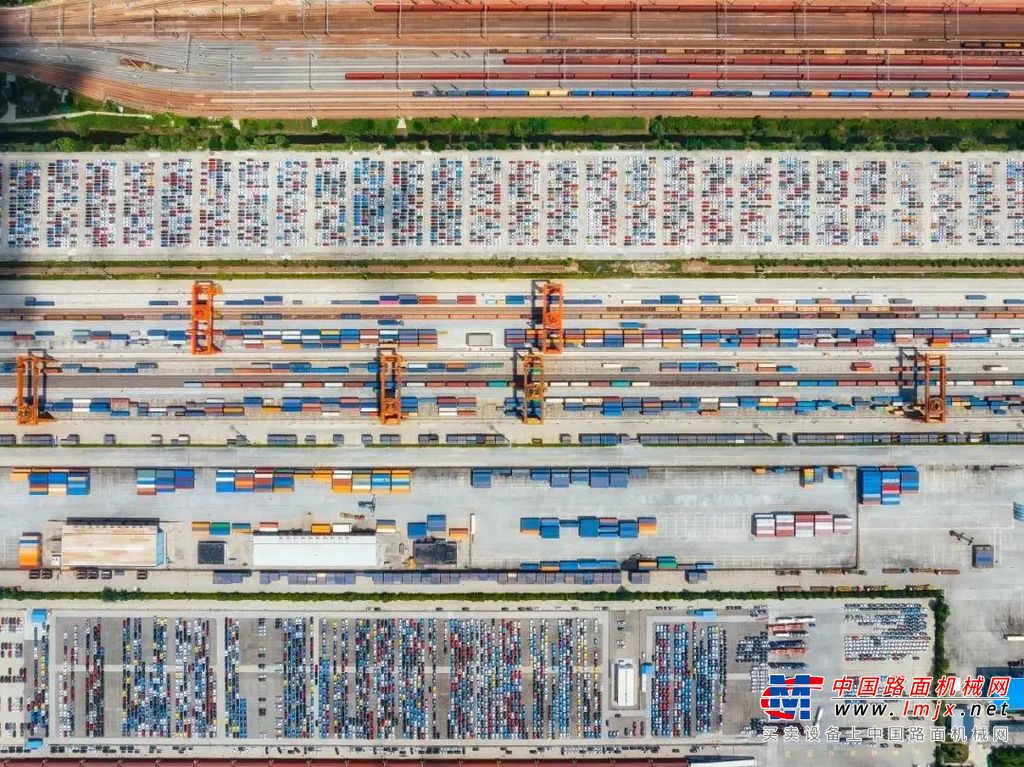 	三季度全国工程机械平均开工率50.27%，持续稳中向好。全国总工作时长连续4个月（6-9月）持续增长，累计增幅7.52%。