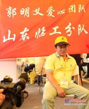 	这说明在工程机械行业中，这种“老带新”的传承方式占据着主导地位。从业人员通过这种口口相传、经验分享的“传帮带”方式，将驾驶技能和业务知识从老一代传递给新一代，来帮助更多的机手快速适应工作环境、学习实际操作技巧以及建立职业素养等。
