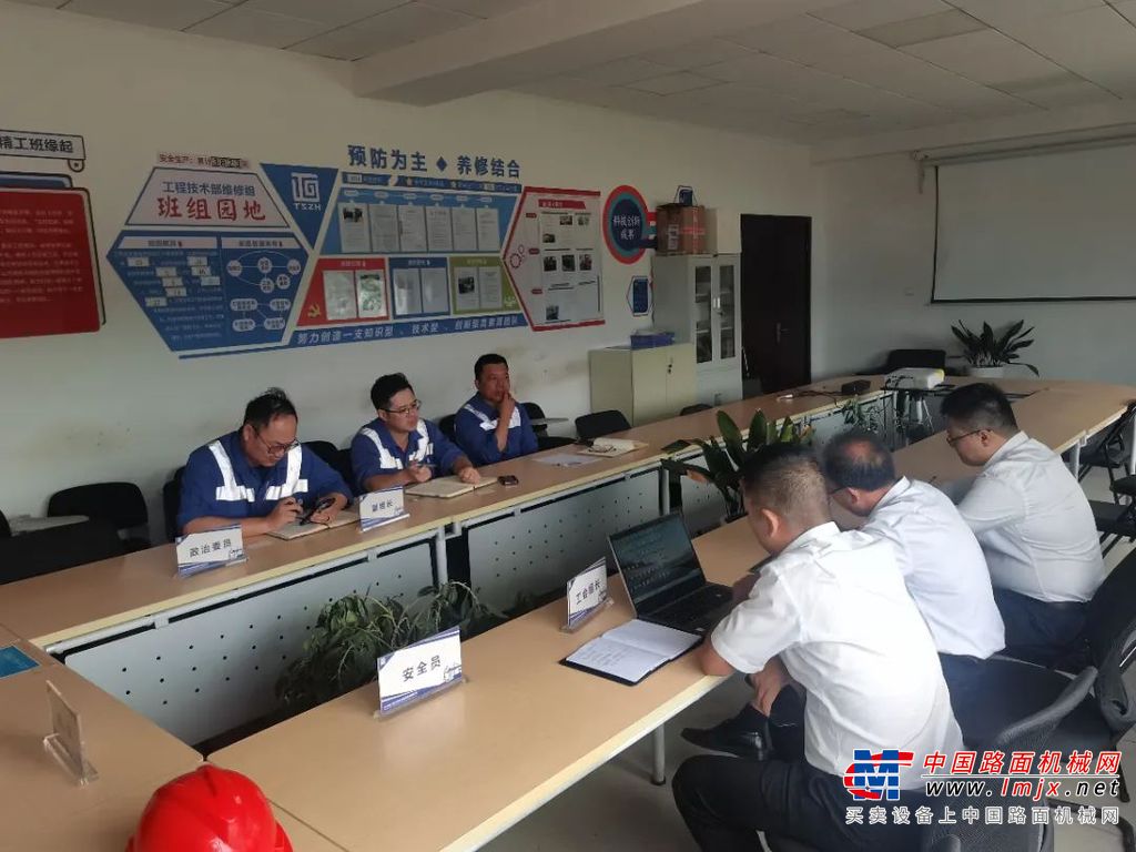 	广东分公司          专业团队，专业服务     三一海工广东服务团队在客户的带领下，对广州南沙海港集装箱码头的设备进行了巡检。有了专家团队的到来，客户对三一海工的响应速度和服务态度更加满意。座谈会上，双方共同确定了改进措施和方案。