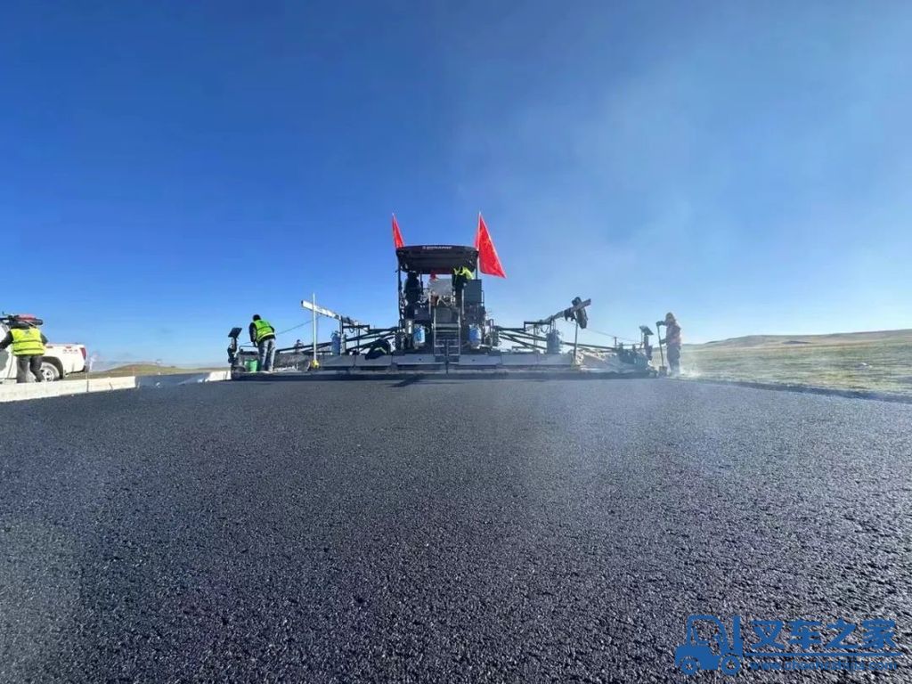 再战高原 | 戴纳派克SD摊铺机青海同赛高速立新功