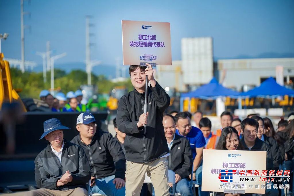 “持续办好各级各类职业技能竞赛活动，是推动产业工人队伍建设改革走深走实的重要支撑。近年来，自治区总工会紧扣我区重大战略、重大工程、重大项目、重点产业，创新打造了一批具有广西特色、在全国有一定影响力的竞赛工作新品牌，极大助力了全区产业工人队伍建设取得实效。”黄海华在致辞中表示，希望柳工以此次大赛为契机，深入学习贯彻《中共中央、国务院关于深化产业工人队伍建设改革的意见》精神，持续深化产业工人队伍建设改革，积极采取“走出去”“引进来”相结合的方式，不断壮大知识型、技能型、创新型产业工人队伍，努力为奋力谱写中国式现代化广西篇章作出新的更大贡献。