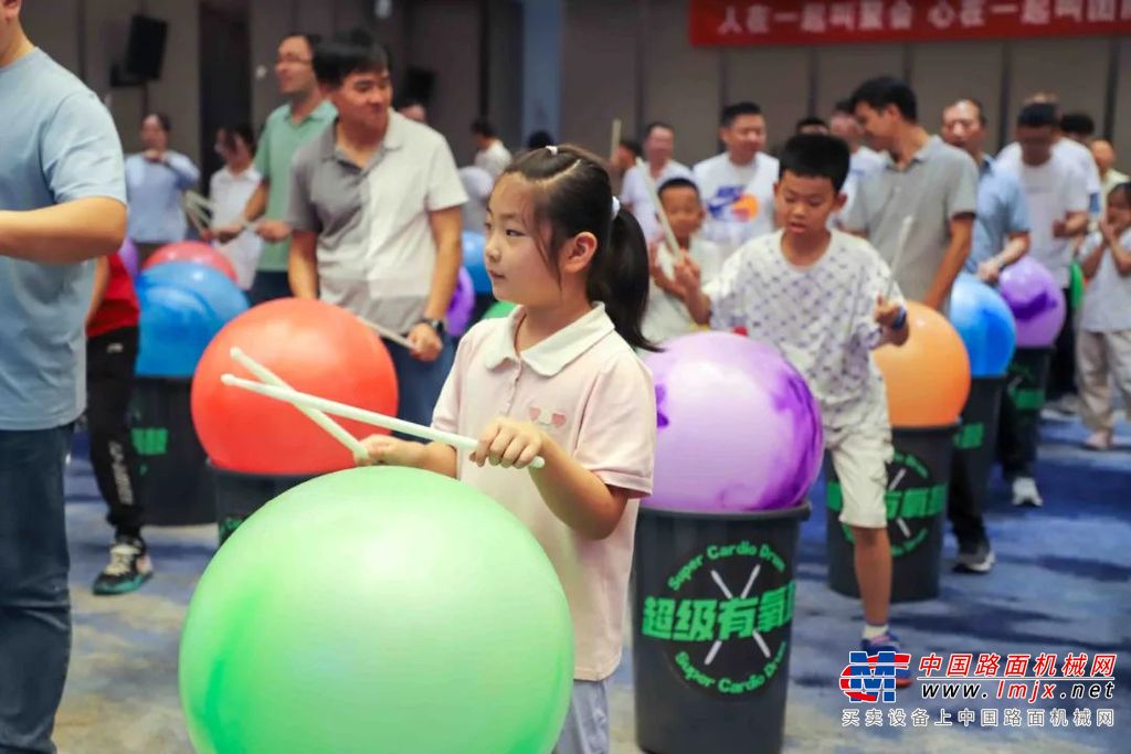 技术管理部部长兼技术质量党支部书记孙丹丹	工程师文化的本质是创新文化厚植徐工传动这块创新土壤一群志同道合的人、一起奔跑在追梦的路上彼此支持、鼓励与成就时光不负实干者