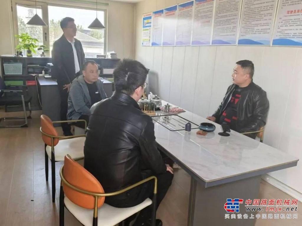 为冬季运营保驾护航	三一重卡自建立以来，便传承三一集团“服务万里行”的优良传统，在全国范围内开展“到家门口”服务活动。本次“感恩回馈服务万里行”，是三一新能源重卡针对首批采购电动重卡的车队，提供驾驶操作培训、车辆排查和性能升级服务，为冬季运营保驾护航。