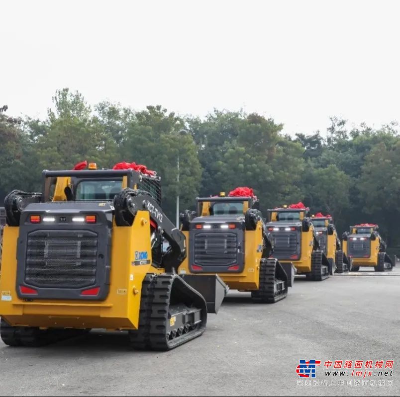 	10月份，徐工以1573辆新能源重卡的销售业绩夺冠，同比增长高达210%，环比增长29%，再次巩固在新能源重卡领域的领先地位。市场份额较去年同期增长了4.2个百分点，市占率高达19%。