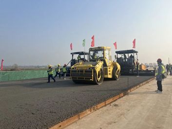 中交西筑路面工程分公司参建齐临项目顺利完成水稳底基层试验段摊铺