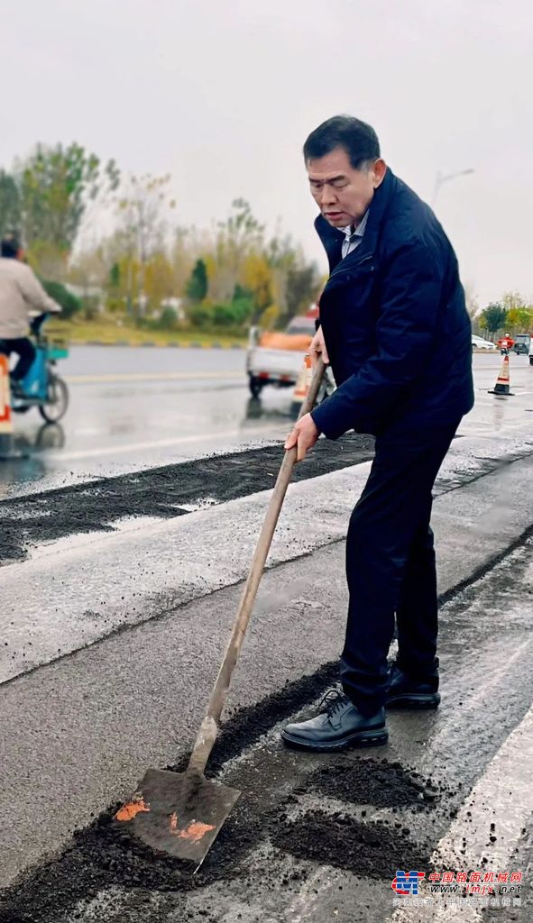 高远路业4㎝改性铺装层低温高湿实验路段