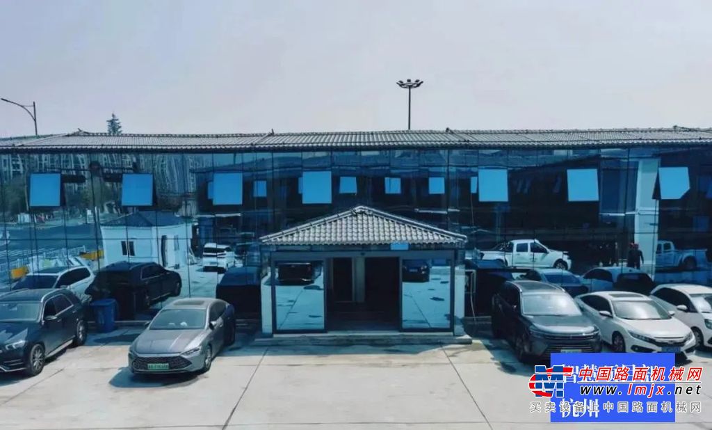 装备分公司实行领导班子对销售中心区域包保制，把包保业绩与班子成员考核进行挂钩，建立班子成员-销售中心-销售员的联动机制，落实信息分层级穿透政策；班子全员每周至少两次与销售中心进行沟通，要明晰所包保区域的信息和回款动态。同时，建立动态看板，及时帮助班子成员对各项指标进行汇总。据悉，领导班子成员主动出击前往各自包保区域对接市场已达50余次，对销售市场情况有了动态、全面的了解。