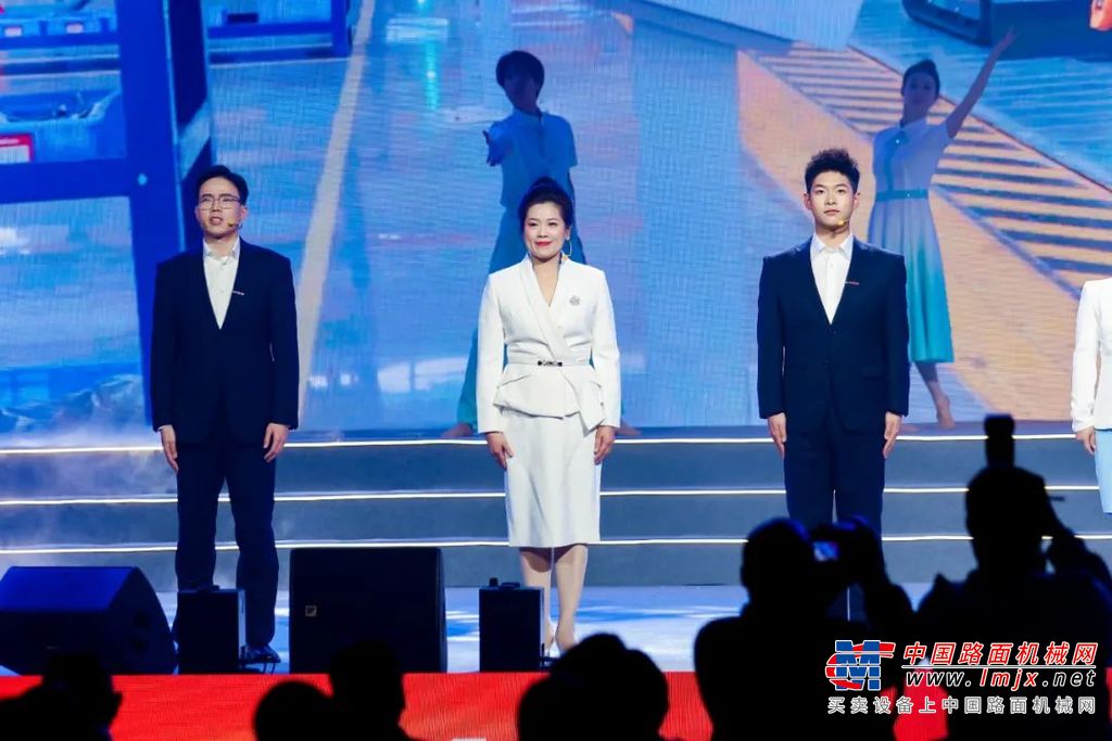 	快板《送吉祥》明快的节奏、诙谐的演绎，让人尽览国家级非物质文化遗产的迷人魅力。