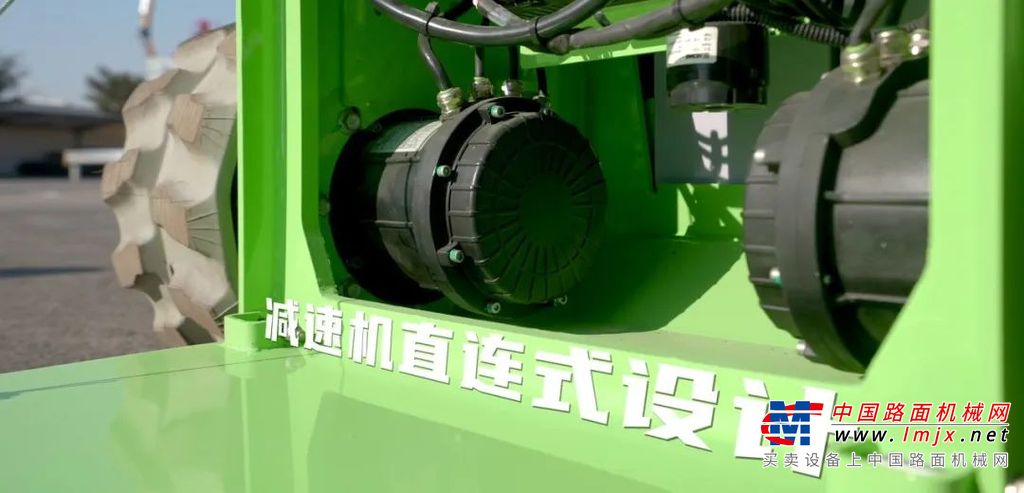 转弯半径小、灵活高效 、通过性强工况适用率高随着城市化进程的不断加速，高层楼宇建设越来越多，在楼宇夹层内部登高作业的需求必将不断增多。徐工XG0810C车长2.14m，车宽仅有0.99m，平台折叠后高度1.7m，即使是1.8米门高的施工电梯，也可自由出入，轻松转运到高层内部施工。