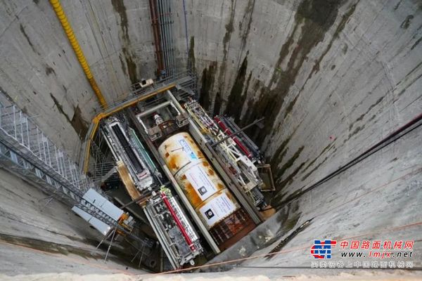 中铁装备小直径土压盾构机 “中铁1144号”穿越易北河