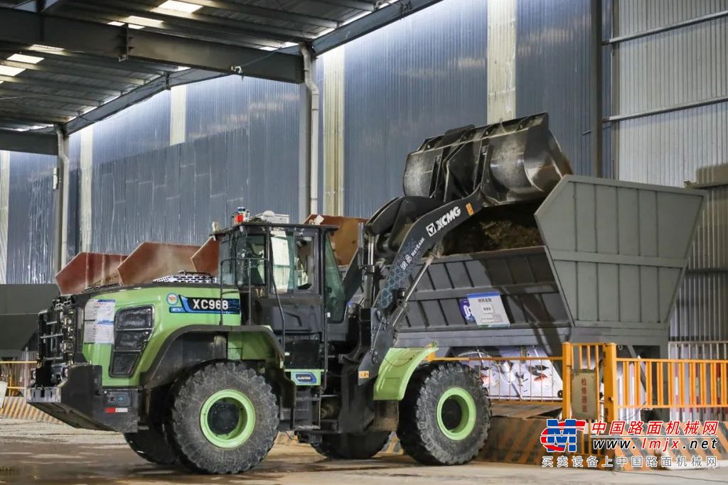 	阔别四年的工程机械盛会bauma CHINA群英齐聚，徐工装载机械以覆盖超大吨位、新能源、滑移、挖装的十台行业尖端机型的豪华阵容聚焦万众目光、震撼业界。