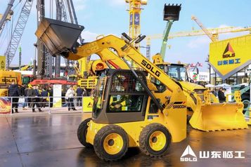 山东临工SR800H滑移装载机：灵活百变，城市建设小精灵