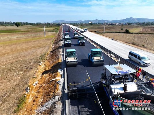 高效有序｜三一无人摊压机群在徐淮阜高速02标段全面应用