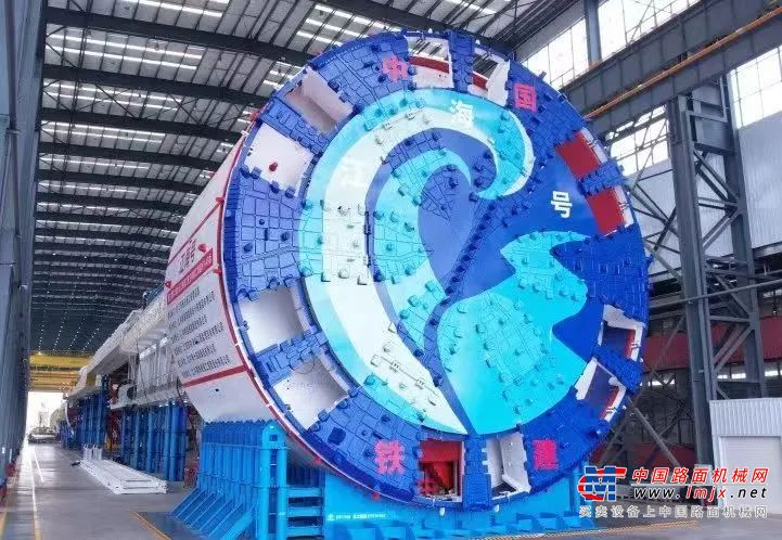 铁建重工全球首台管片构件智能拼装机器人研制成功