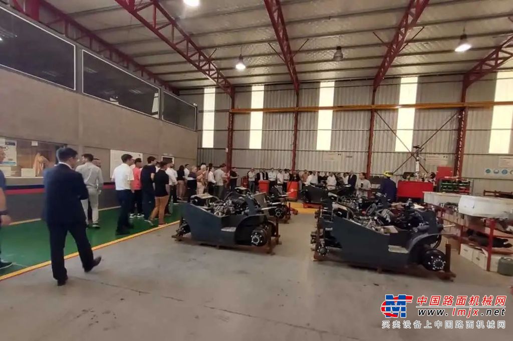 作为阿根廷第一家，也是目前唯一一家叉车工厂，Liftingmach S.A始终致力于为当地提供优质、可靠的设备和服务。十年来，Liftingmach S.A已累计生产超过6,000台燃油、柴油叉车，凭借成熟的生产线和精湛的制造工艺，赢得当地经销商和客户的广泛信赖与认可。
