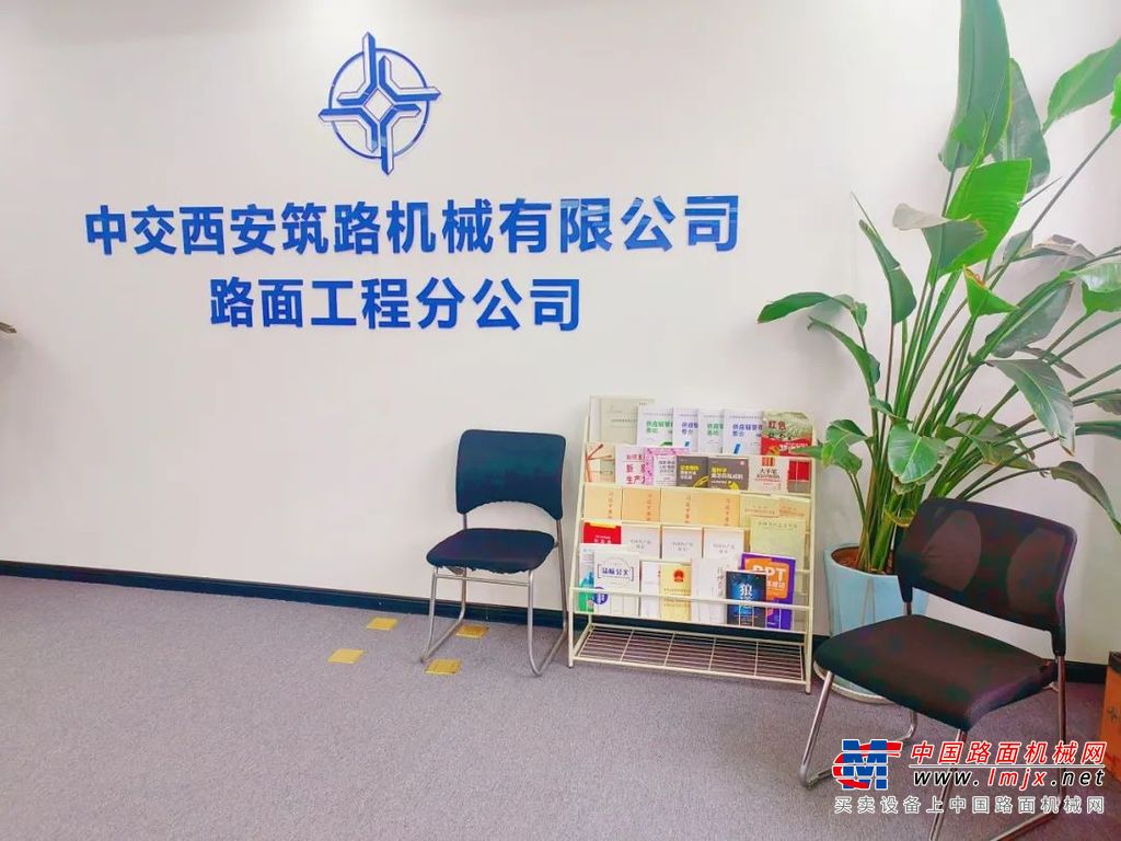 	面对创新创效、打赢扭亏摘帽攻坚战等公司重大战略任务及志愿服务公益活动，团支部迅速响应，组建青年课题组、青年突击队、志愿服务队等，主动靠前，用实际行动诠释青年的责任与担当。在创新创效中，团员青年化身“技术能手”，专攻技术难题，创新工艺，协助甲方项目部开展观摩会宣传最新技术；在抢工期中，各项目青年加班倒点、冒雨前行，为项目的顺利进展提供青年力量；在志愿服务领域，团支部开展环保宣传、高温送清凉等活动，传递温暖，弘扬正能量。