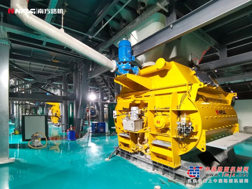河南兴筑建材有限公司绿色建材产业园项目是2024年河南省重点项目和“三个一批”建设项目。总投资10亿元，占地200亩，总建筑面积约12.4万平方米，主要建设规模年产200 万方的混凝土及装配式混凝土预制构件，集新能源光伏发电、新能源充电设施、园区新能源运输车辆一体的信息化数字化标准化智能建材产业园。项目建成后，将成为国内为数不多的绿色、智能、环保的混凝土生产企业之一，可为港区内比亚迪、国际陆港、富士康等重点产业项目及相关市政配套项目服务。