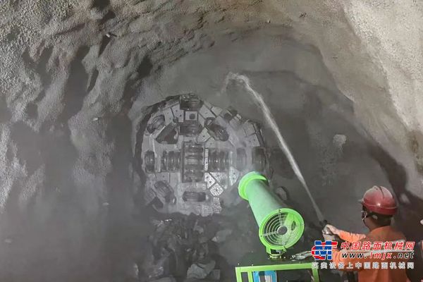 1566米！中鐵裝備“寧波水務二號”再刷全國同類斷麵硬岩掘進機月進尺記錄