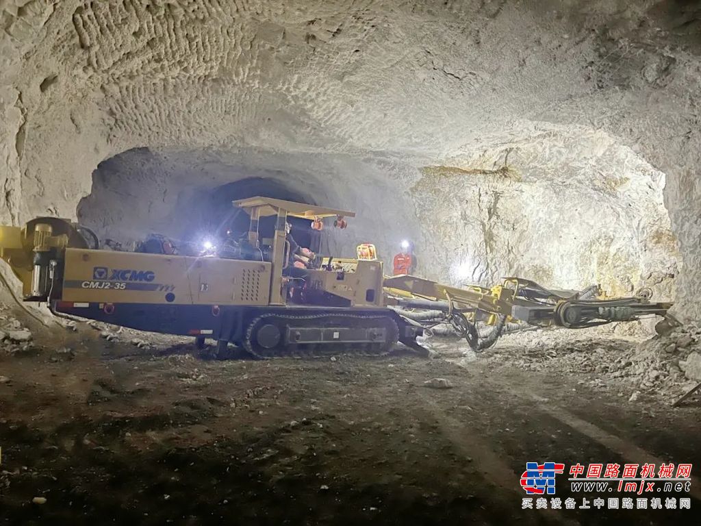 窄小巷道作业！徐工掘进钻车助力铁矿开采