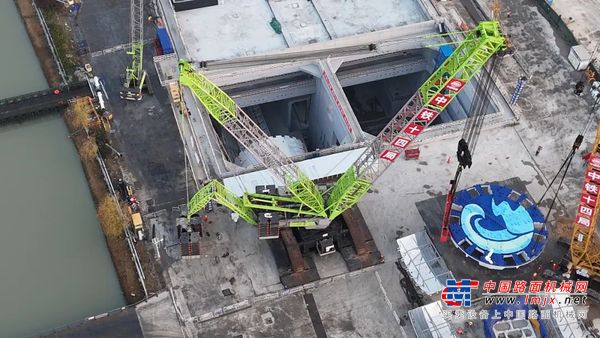 中聯重科ZCC18000助力世界最長公路水下盾構隧道“江海號”盾構機刀盤下井