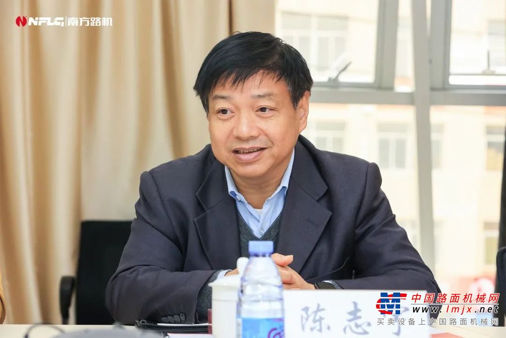 调研组先后参观了南方路机产品展厅、智控展厅、实验中心、搅拌学院、博物馆等，详细了解了南方路机的发展历程。在参观过程中，陈志宇一行对南方路机长期专注于绿色循环建材整体解决方案和为客户提供全生命周期服务的理念表示高度赞许。