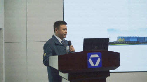 	解码“全心+”服务：全场景智慧领航，全价值链增值赋能	随着交通运输部《关于推进公路数字化转型加快智慧公路建设发展的意见》出台，道路智慧施工技术成为行业发展的必然趋势。徐工在道路建设领域历经多年技术积淀和创新实践，推出了智慧施工技术成套道路装备全场景解决方案，融合智能化、数字化、无人化、大数据、深度学习、生成式AI等前沿技术，紧抓大数据、自动驾驶等前沿技术突破机遇，率先研发徐工智慧施工技术成套道路装备，实现道路施工的全场景覆盖应用。